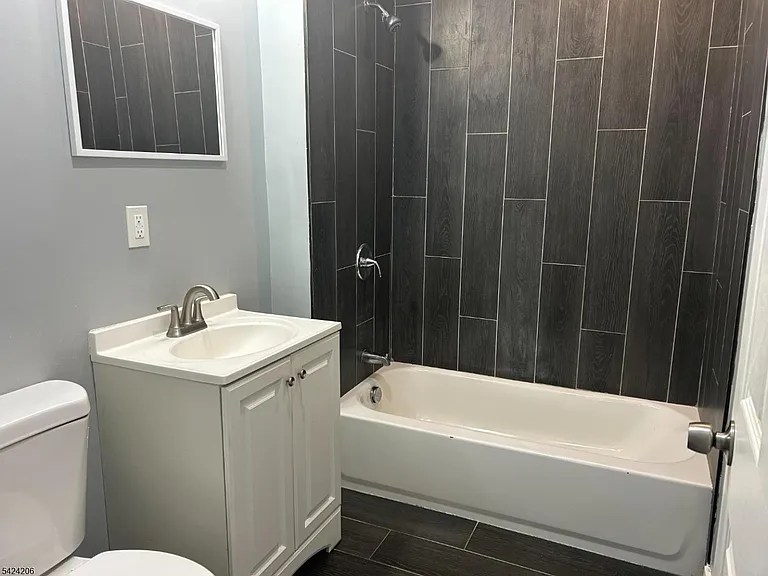 194 Wainwright St #1 — Photo 3