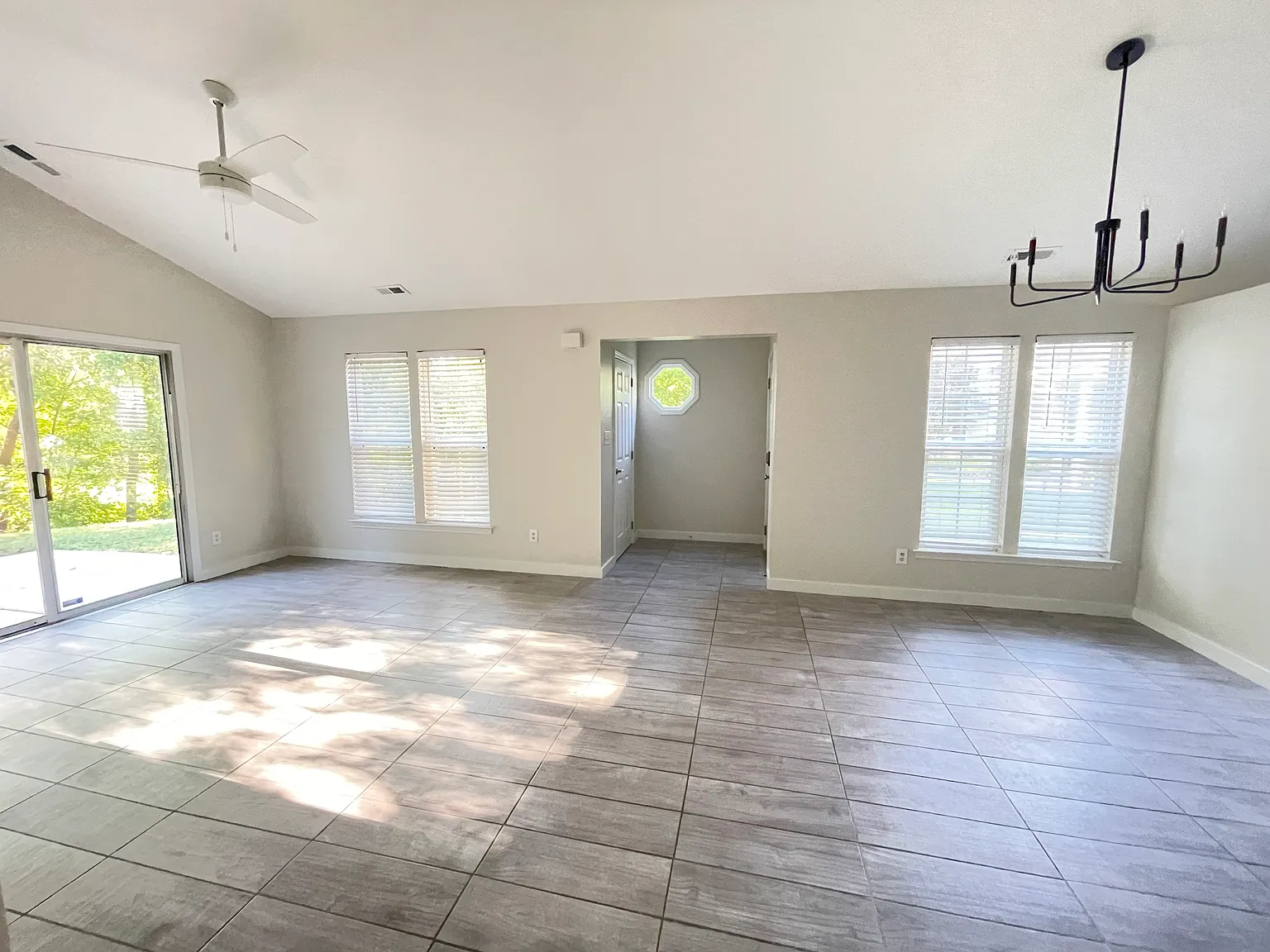 2 bed, 1150 sqft, $1,995 — Photo 2