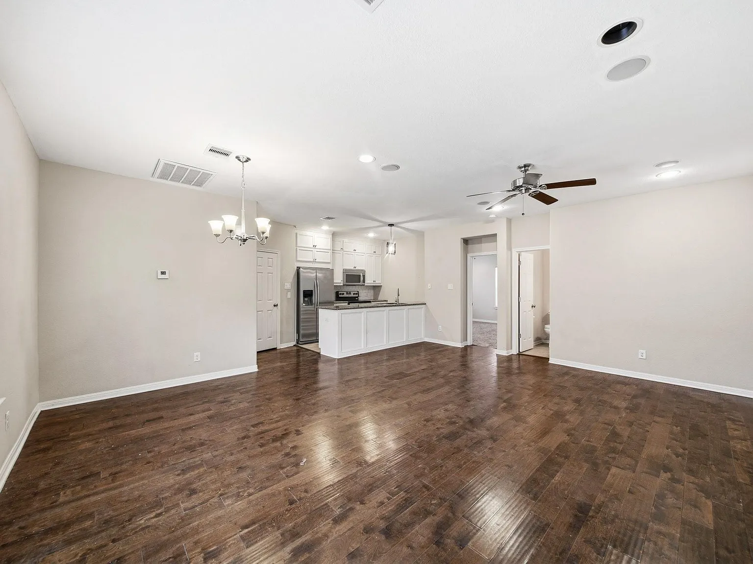 2 bed, 2.5 bath, 1648 sqft, $2,000 — Photo 4