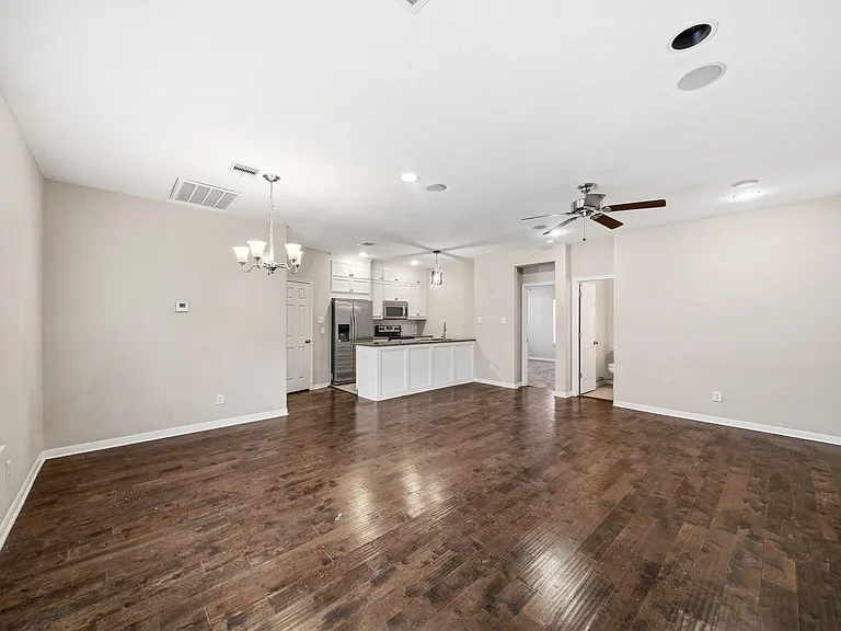 5303 Avenue J — Photo 4
