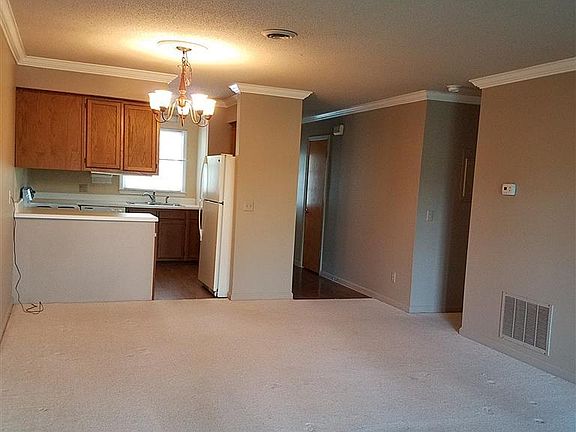 4th image of 106 Meadow Park Ln APT C