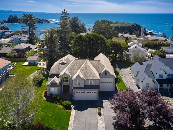 1101 Byrtus Pl, Brookings, OR 97415