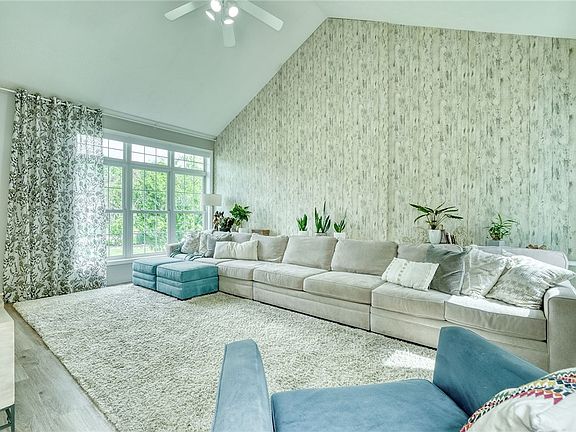 3rd image of 6064 Southbrook Dr