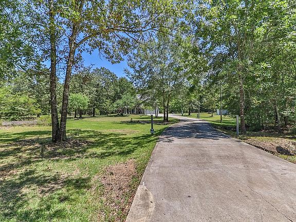 5th image of 11802 Tiffany Ln