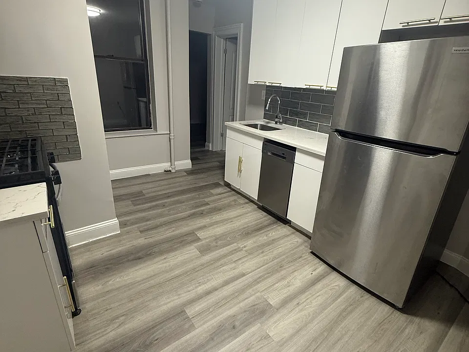 5004 Palisades Ave #24