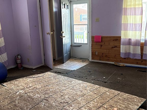 4th image of 110 Main St
