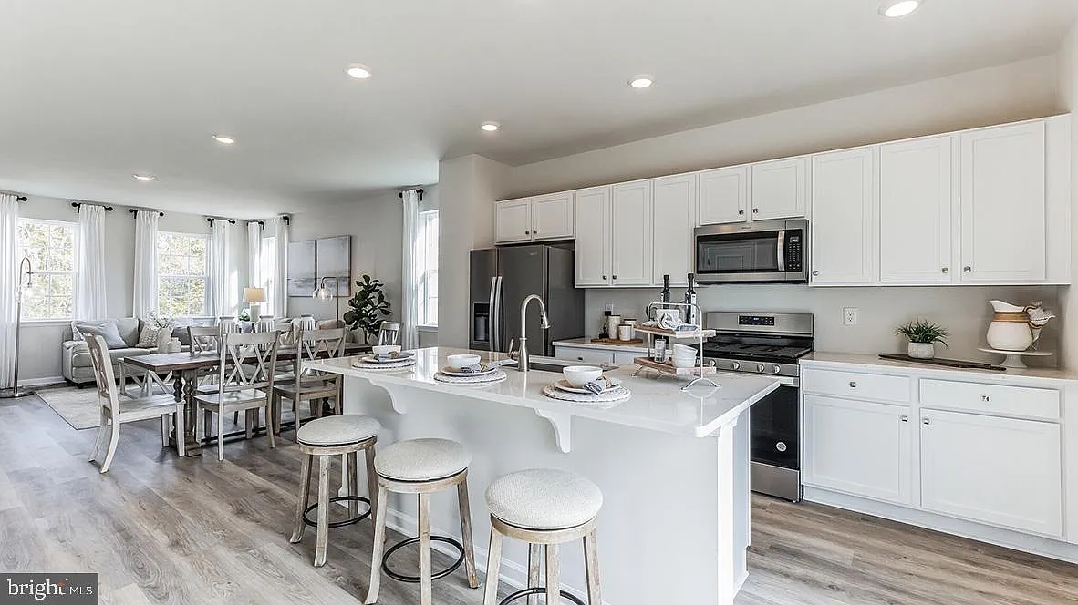 Building Photo - 292 Macoun Way