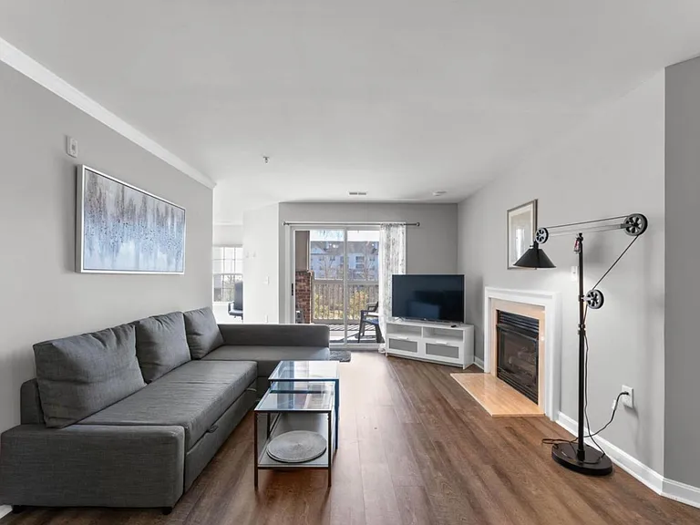 6600 Lake Park Dr #103 — Photo 8