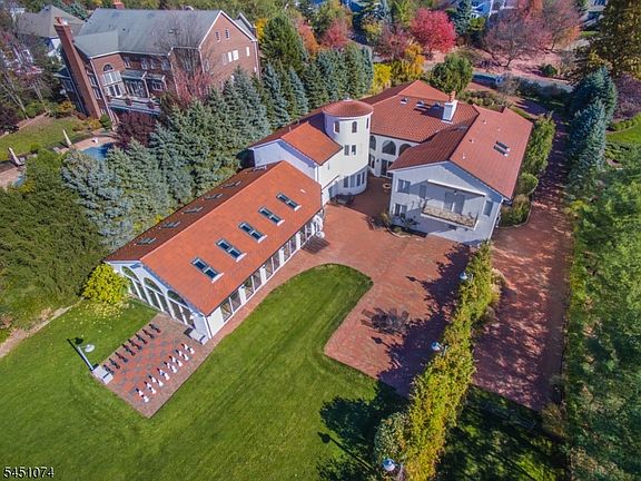 2nd image of 12 Chelsea Dr