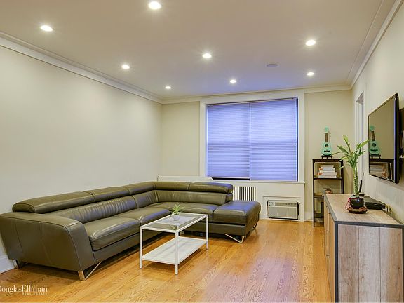 4th image of 13235 Sanford Ave APT 216