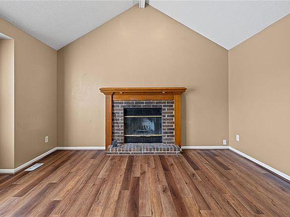 5th image of 920 NE 108th St