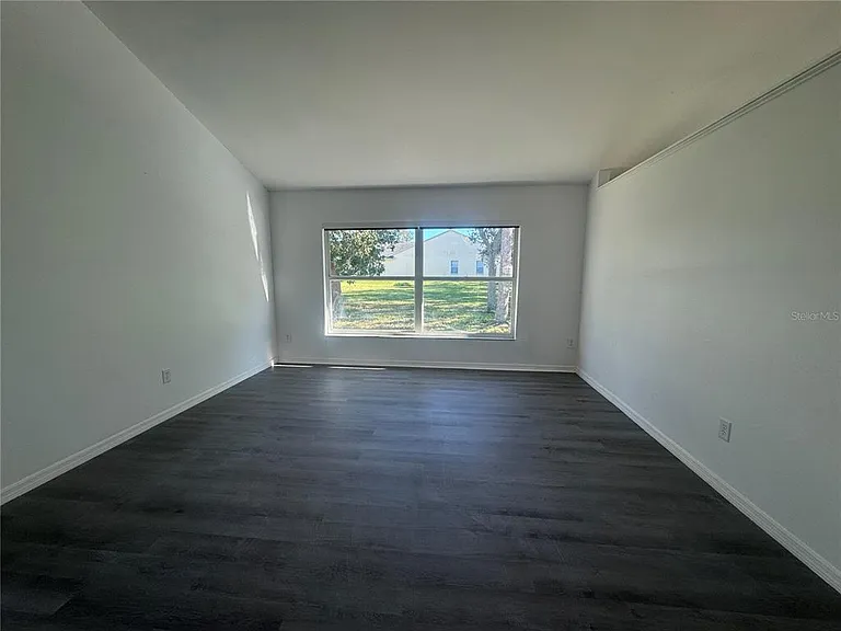 215 Hollowbrook Cir — Photo 6