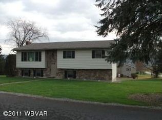 8 Cardinal Ln, Mill Hall, PA 17751