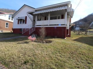 1606 Temple St, Hinton, WV 25951