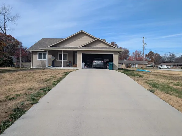 1201 S 29th St, Parsons, KS 67357