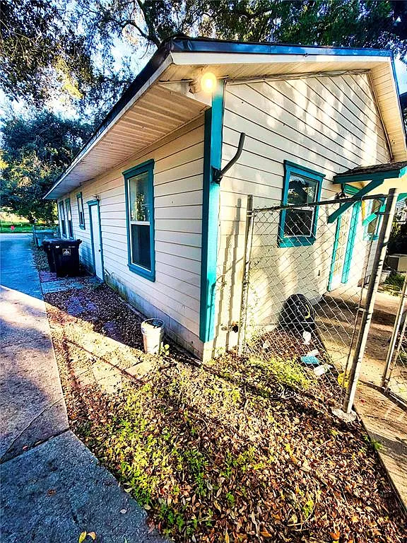 3 bed, 2.0 bath, 1056 sqft, $1,750 — Photo 3