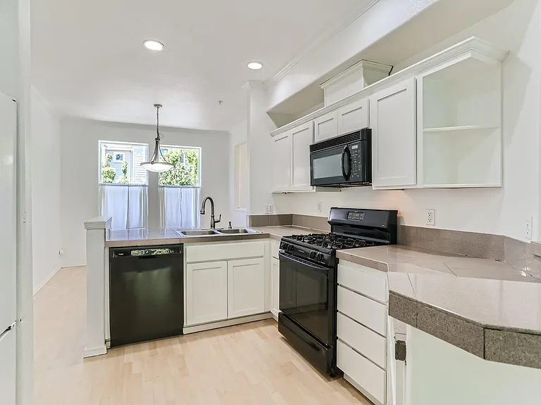 10245 NW Wilshire Ln #10245 — Photo 4