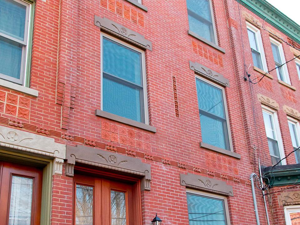Live in Historic garden level of Brownstone!