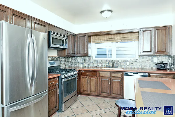 Rented by Moda Realty | media 16