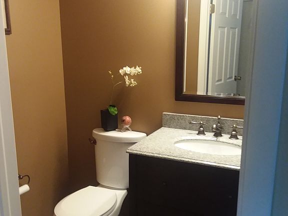Main floor 1/2 Bath