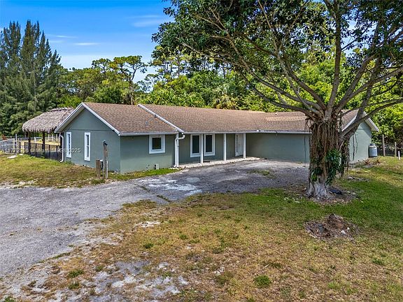2nd image of 15696 Ferris Pl
