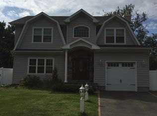 19 Raynham Dr, Syosset, NY 11791