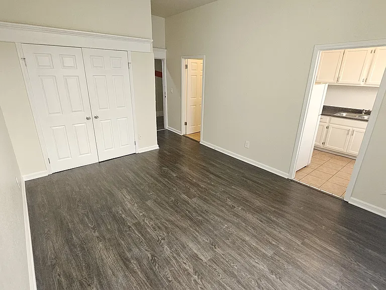 743 S Burlington Ave #6 — Photo 5