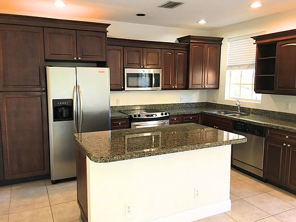 5th image of 2685 NE 9th Ave Unit 09