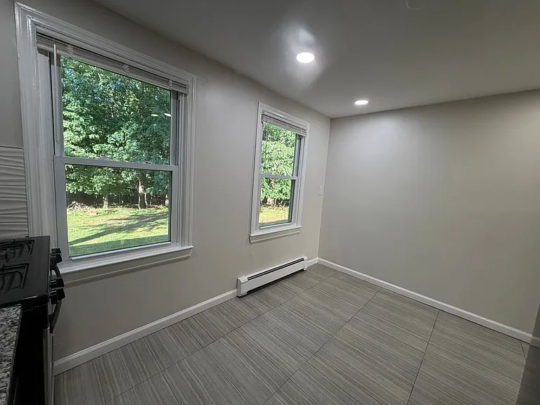 39 Hawthorne Dr #1 — Photo 14