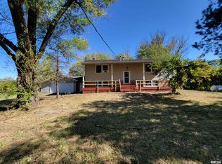 458 S John Wayne Rd, Dawson, IL 62520