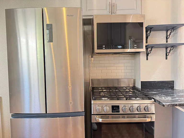 216 Carlisle Blvd NE — Photo 12