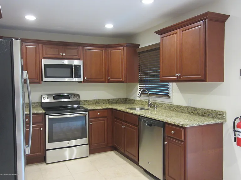 22 Lasatta Ave #2B — Photo 1