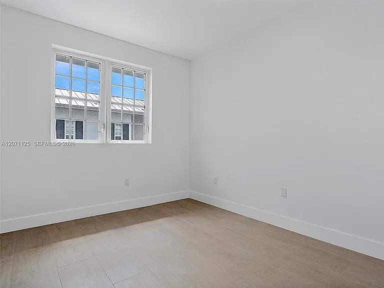112 Florida Ave — Photo 33
