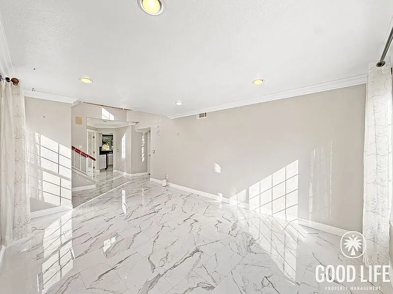 4 bed, 3.0 bath, 2095 sqft, $5,000 — Photo 2