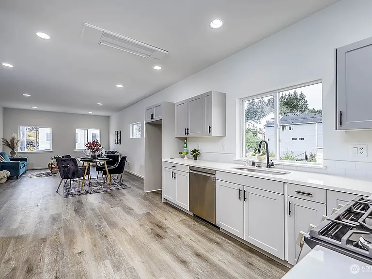 1042 NW Dragonstone St — Photo 17