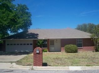 815 E 1st St, Weatherford, TX 76086