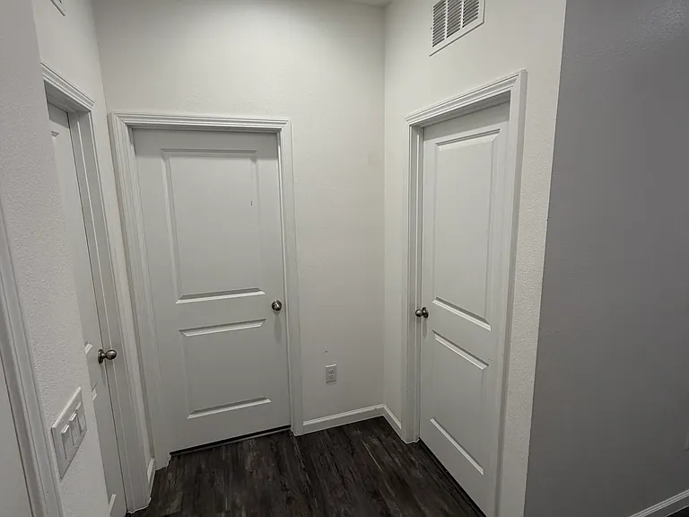 813 Landmark Hills Dr — Photo 3
