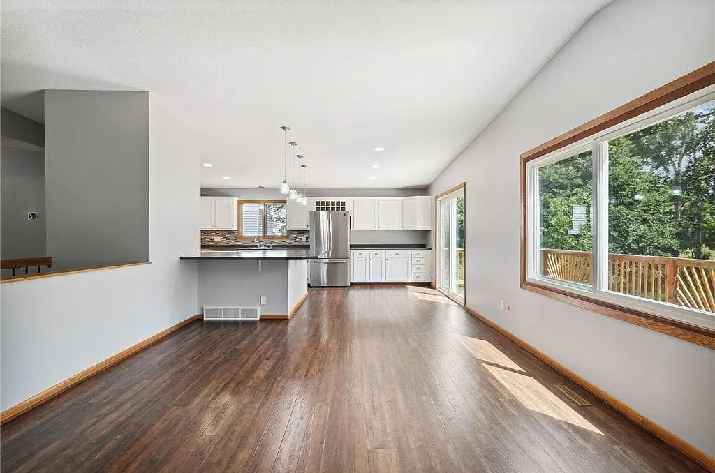 5 bed, 2120 sqft, $2,600 — Photo 4
