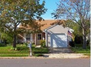 12 Sheppards Ln, Mount Laurel, NJ 08054