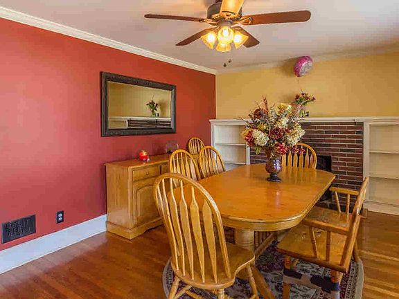 4th image of 8 Caywood Pl