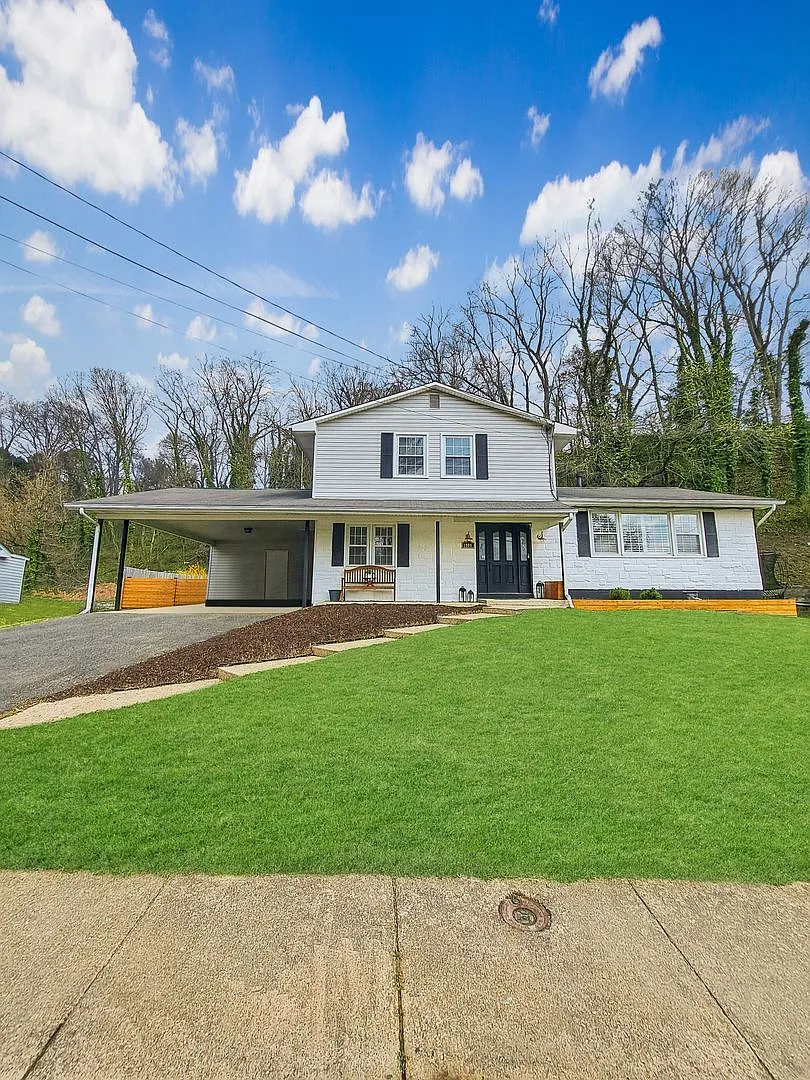 4 bed, 3.0 bath, 1810 sqft, $3,150 — Photo 1
