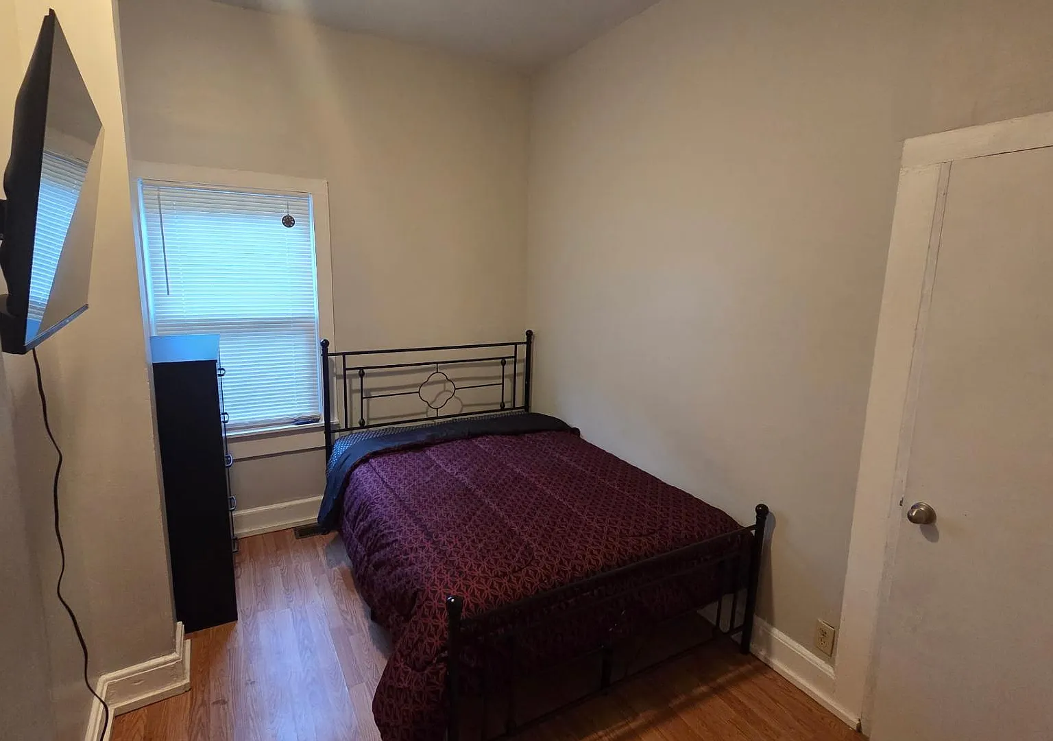 1013 Justice Ave - Room B (Charlotte NC) — Photo 2