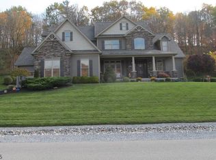 124 Fairway Estates Dr, Hollidaysburg, PA 16648