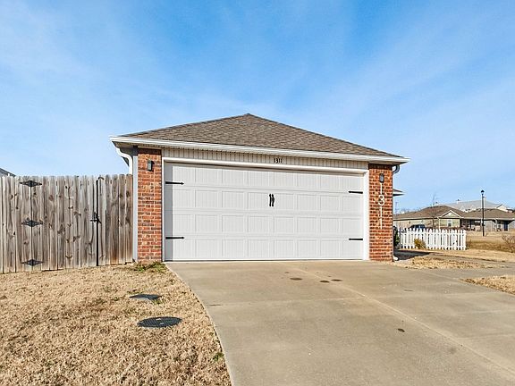 3rd image of 1311 S Scissortail Ln