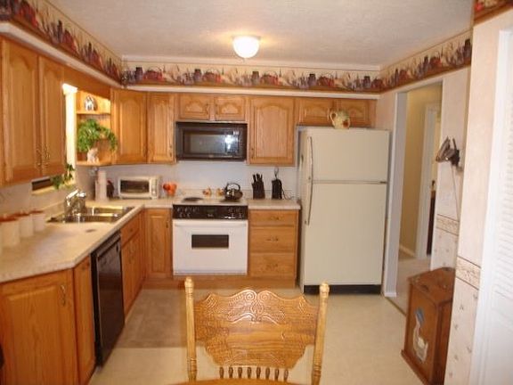 5th image of 2224 Genevieve Ln