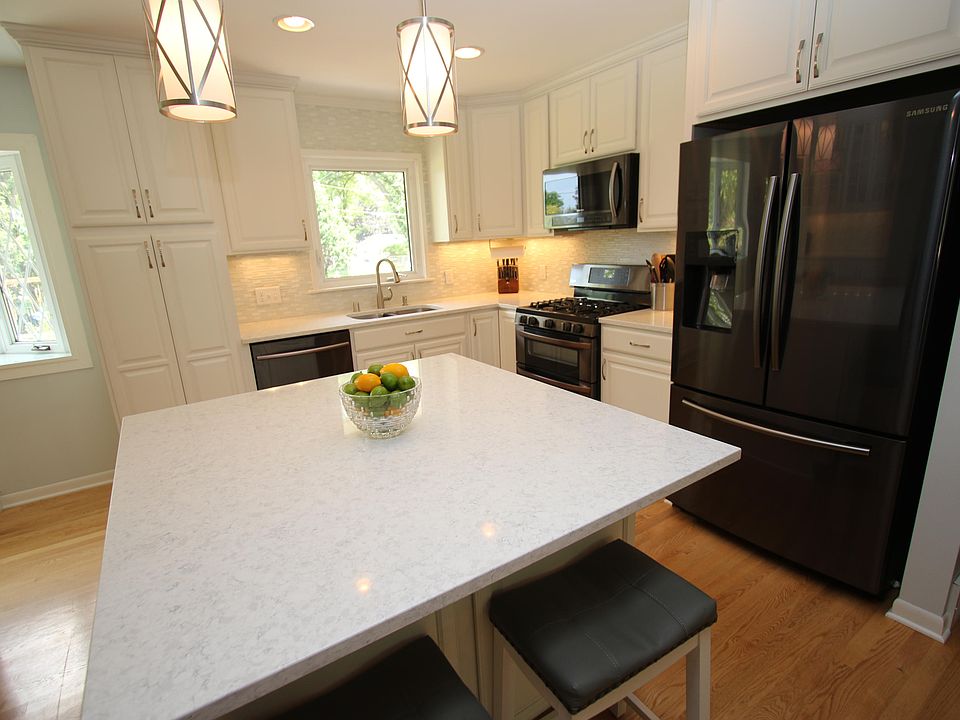 2nd image of W151N6926 Glenview Dr