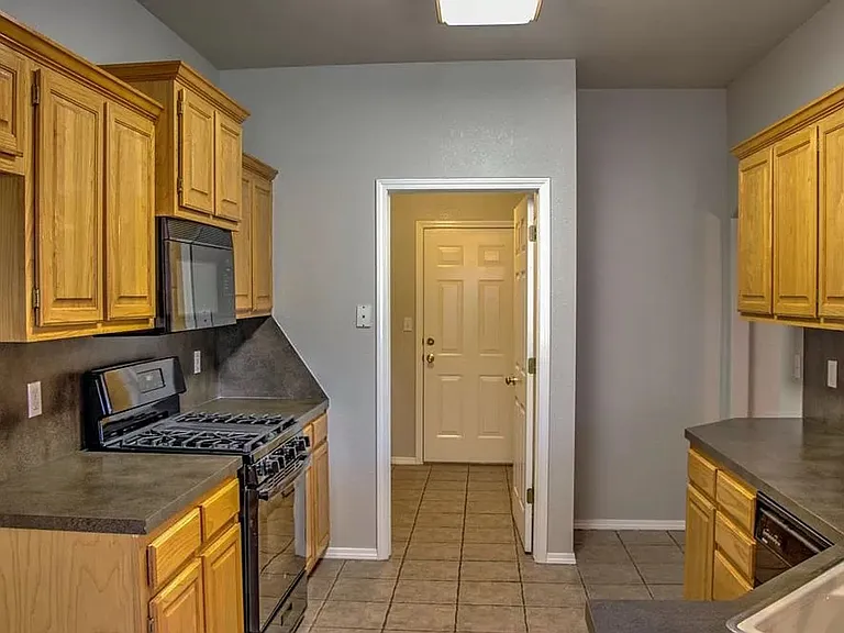 10218 E 111th Pl S — Photo 3