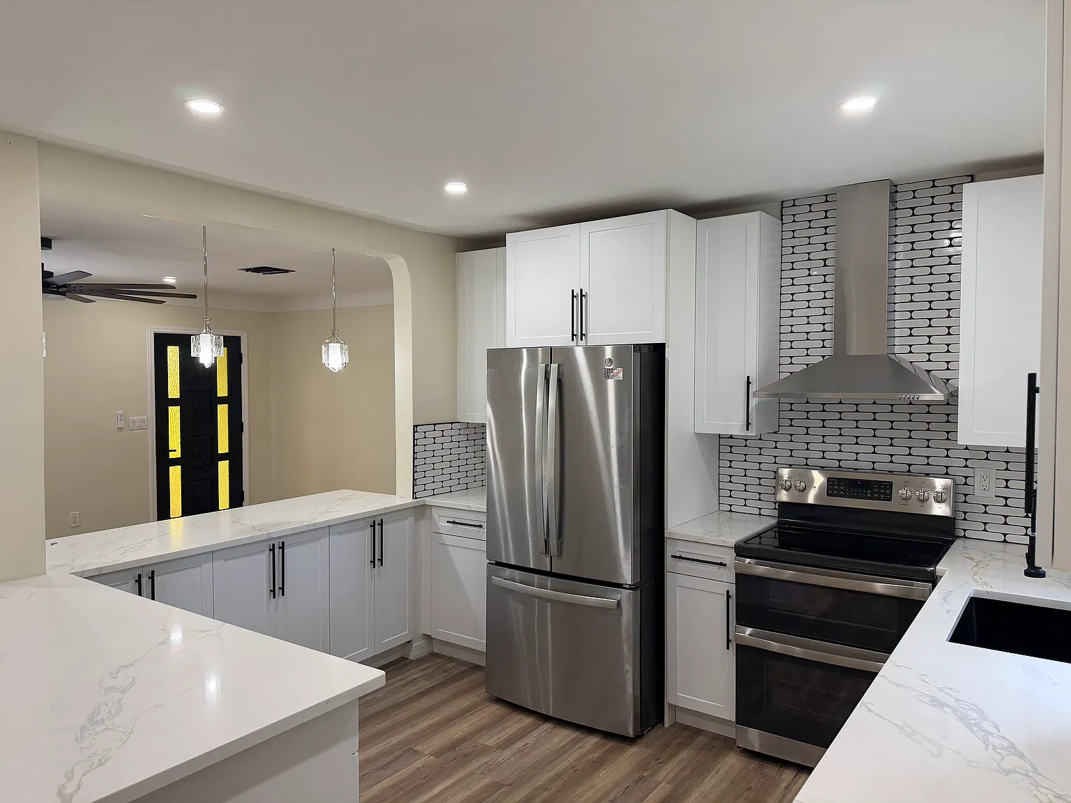 3 bed, 1124 sqft, $2,999 — Photo 3