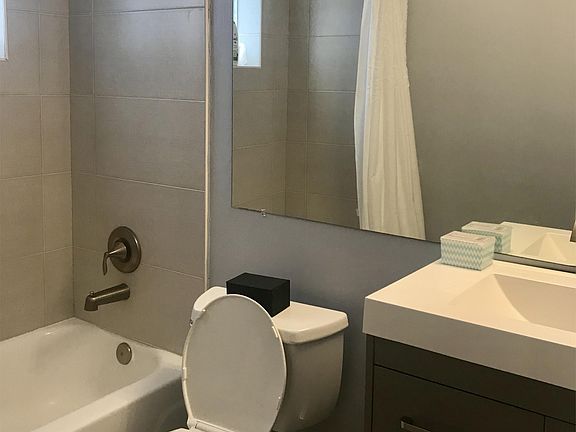 4th image of 1417 NE 26th Dr APT 4