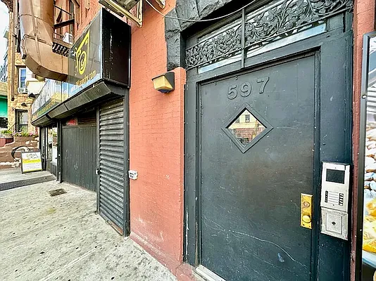 Rented by Voro Purple LLC | media 19